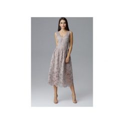 Sukienka M639 Beż. Brązowe sukienki damskie FIGL, m, w koronkowe wzory, z koronki, eleganckie, bez kołnierzyka, bez rękawów, dopasowane. Za 289,00 zł.