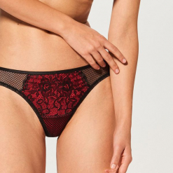 Koronkowe stringi - Czarny. Czarne stringi damskie marki Reserved, l, z koronki. Za 29,99 zł.