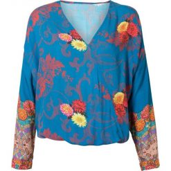 Desigual Bluzka damska Blus Fantasio S niebieski. Niebieskie bluzki damskie Desigual, s, bez wzorów, bez kołnierzyka, bez rękawów. W wyprzedaży za 209,00 zł.