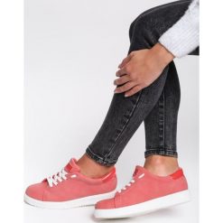 Czerwone Buty Sportowe Elastic Hands. Czerwone buty sportowe damskie Renee, z aplikacjami, z lakierowanej skóry, sportowe. Za 69,99 zł.