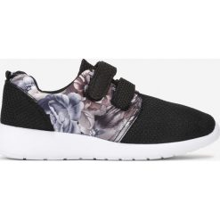 Czarne Buty Sportowe Aishah. Czarne buty dziewczęce sportowe Born2be, z nadrukiem. Za 39,99 zł.