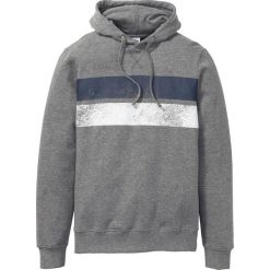 Bluza z kapturem i nadrukiem bonprix szary melanż. Szare bluzy męskie bonprix, xl, z nadrukiem, z kapturem, bez rękawów, z kapturem. Za 54,99 zł.