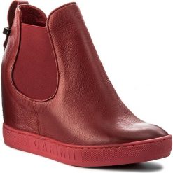 Botki CARINII - B3918 I79-000-000-B88. Czerwone botki damskie skórzane Carinii. W wyprzedaży za 219,00 zł.