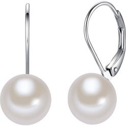 Kolczyki z perłą w kolorze białym. Szare kolczyki damskie The Pacific Pearl Company, Nova Pearls Copenhagen, z perłą, srebrne, z zapięciem typu bigiel. W wyprzedaży za 175,95 zł.