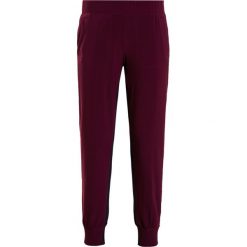 Norma Kamali SIDE STRIPE Spodnie treningowe midnight/plum/ivory. Czerwone bryczesy damskie marki Norma Kamali, xs, z elastanu. W wyprzedaży za 510,95 zł.