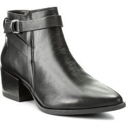 Botki VAGABOND - Marja 4413-101-20 Black. Czarne botki damskie skórzane marki Vagabond, z okrągłym noskiem. W wyprzedaży za 319,00 zł.