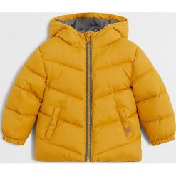 Mango Kids - Kurtka dziecięca Aldo7 80-104 cm. Niebieskie kurtki chłopięce Mango Kids, bez wzorów, z poliesteru, krótkie, z kapturem. Za 89,99 zł.