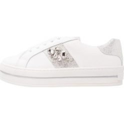 Trampki damskie slip on: SPM Tenisówki i Trampki white/offwhite