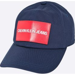 Calvin Klein Jeans - Czapka. Niebieskie czapki męskie marki Calvin Klein Jeans, z bawełny. W wyprzedaży za 89,90 zł.