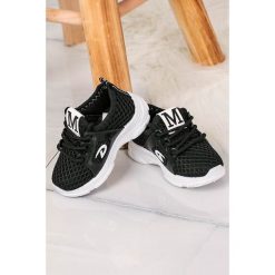 Czarne buty sportowe sznurowane casu 629. Czarne buty dziewczęce sportowe Casu, bez wzorów, na sznurówki. Za 29,99 zł.