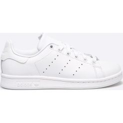 Adidas Originals - Buty Stan Smith. Białe buty sportowe damskie adidas Originals, bez wzorów, ze skóry, sportowe. Za 349,90 zł.