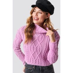 Glamorous Sweter Cable Knitted - Pink. Różowe swetry damskie marki Glamorous, bez wzorów, ze splotem, bez rękawów, długie, bez kaptura. W wyprzedaży za 97,17 zł.