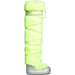 Buty MOON BOOT THIGH FUR BY JEREMY SCOTT Zielony. Zielone śniegowce damskie marki Moon Boot, z kauczuku, bez zapięcia. W wyprzedaży za 924,00 zł.