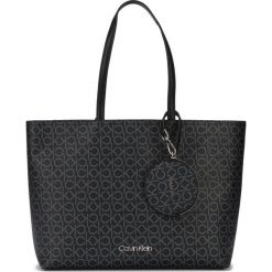 Calvin Klein Torebka Czarny. Czarne torebki klasyczne damskie Calvin Klein, bez wzorów, z materiału, bez dodatków. Za 686,95 zł.