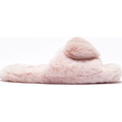 Etam - Kapcie Mindy. Różowe kapcie damskie Etam, z materiału. Za 59,90 zł.