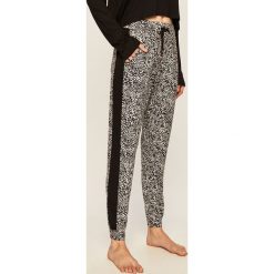 Dkny - Spodnie piżamowe. Czarne piżamy damskie DKNY, s, z nadrukiem, z elastanu, bez rękawów. W wyprzedaży za 199,90 zł.