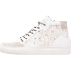 Felmini FAME Sneakersy wysokie dream white. Białe trampki i tenisówki damskie marki Felmini, bez wzorów, ze skóry, bez zapięcia. Za 609,00 zł.