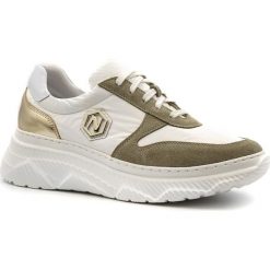 Sportowe białe sneakersy typu chunky ze skórzanymi beżowymi elementami na przodzie 256A. Białe buty sportowe damskie Neścior, z jeansu. W wyprzedaży za 249,00 zł.