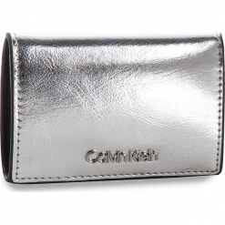 Mały Portfel Damski CALVIN KLEIN - Small Wallet Met K60K604961 067. Szare portfele damskie Calvin Klein, ze skóry ekologicznej. Za 229,00 zł.