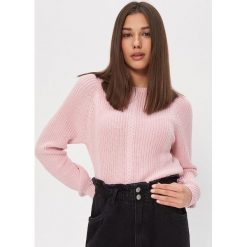 Sweter z ozdobnym splotem - Różowy. Różowe swetry damskie House, s, bez wzorów, ze splotem, bez rękawów, bez kaptura. W wyprzedaży za 49,99 zł.