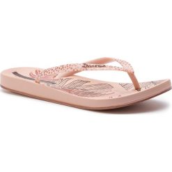 Japonki IPANEMA - Anat Nature III F 82525 Pink/Pink/Rose 24729. Różowe klapki damskie Ipanema, bez wzorów, z tworzywa sztucznego, bez obcasa. W wyprzedaży za 59,99 zł.
