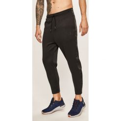 Under Armour - Spodnie. Niebieskie spodnie męskie Under Armour, m, bez wzorów, z poliesteru, sportowe. Za 299,90 zł.