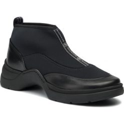 Sneakersy SOLO FEMME - 50002-02-I12/K44-13-00 Czarny. Czarne półbuty damskie Solo Femme, na co dzień, bez wzorów, ze skóry, bez obcasa, na płaskiej podeszwie, bez zapięcia. Za 359,00 zł.