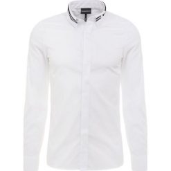 Emporio Armani CAMICIA SLIM FIT Koszula bianco ottico. Białe koszule męskie slim Emporio Armani, m, z bawełny. Za 639,00 zł.
