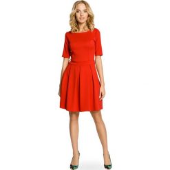 Sukienki balowe: Elegancka sukienka z kontrafałdą – czerwona