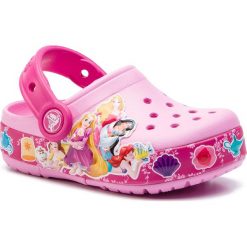Klapki CROCS - Crocsfl Princess Band It 205496 Carnation. Różowe sandały dziewczęce Crocs. W wyprzedaży za 169,00 zł.