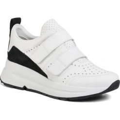 Sneakersy GEOX - D Backsie B D02FLB 08522 C0404 White/Black. Białe półbuty damskie Geox, bez wzorów, ze skóry, bez obcasa, na płaskiej podeszwie, bez zapięcia. W wyprzedaży za 419,00 zł.