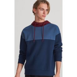 Bluza z kolorowymi panelami - Granatowy. Niebieskie bluzy męskie Reserved, s, bez wzorów, bez kołnierzyka, bez rękawów, bez kaptura. Za 119,99 zł.