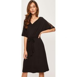 Answear - Sukienka. Czarne sukienki damskie ANSWEAR, na co dzień, s, bez wzorów, z elastanu, casualowe, bez kołnierzyka, z krótkim rękawem, krótkie, mini, proste. W wyprzedaży za 59,90 zł.