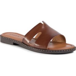 Klapki LASOCKI - WI23-FOXI-06 Brown. Pomarańczowe klapki damskie Lasocki, bez wzorów, ze skóry, bez obcasa, na obcasie. Za 99,99 zł.