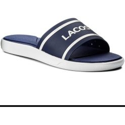 Klapki LACOSTE - L.30 Slide 118 1 Caw 7-35CAW00202B9 Dark Purple/White. Niebieskie klapki damskie Lacoste, bez wzorów, z tworzywa sztucznego, bez obcasa. W wyprzedaży za 149,00 zł.
