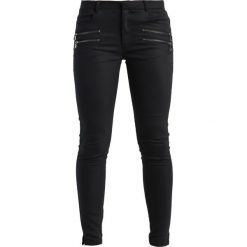 Mos Mosh HAI ZIP PANT Spodnie materiałowe black. Czarne spodnie damskie marki Mos Mosh, bez wzorów, z elastanu. W wyprzedaży za 419,30 zł.