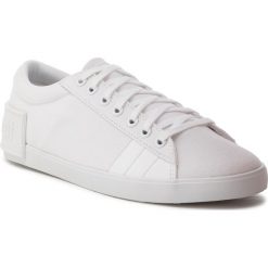 Półbuty LE COQ SPORTIF - Flag Sport 1910496 Optical White. Białe półbuty damskie le coq sportif, na co dzień, bez wzorów, ze skóry ekologicznej, sportowe, bez obcasa, bez zapięcia. W wyprzedaży za 209,00 zł.