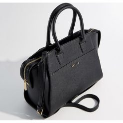 Torebka city bag z odpinanym paskiem - Czarny. Czarne torebki klasyczne damskie Mohito, bez wzorów, bez dodatków. Za 119,99 zł.