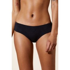 Etam - Figi kąpielowe Borneo. Czarne stroje kąpielowe damskie Etam, bez wzorów, z elastanu. W wyprzedaży za 49,90 zł.