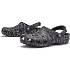 CROCS CLASSIC PRINTED FLORAL CLOG > 206454-001. Klapki męskie Crocs, w paski. W wyprzedaży za 149,99 zł.