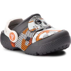 Klapki CROCS - Crocsfunlab Bb-8 Clog 204716 Graphite. Szare sandały chłopięce marki Crocs, z tworzywa sztucznego, bez zapięcia. W wyprzedaży za 129,00 zł.