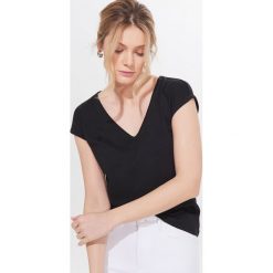 Koszulka basic z modalem - Czarny. Czarne koszulki damskie Mohito, s. Za 39,99 zł.