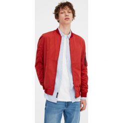 Kurtka bomber w różnych kolorach. Czerwone kurtki męskie bomber Pull&Bear, m. Za 89,90 zł.