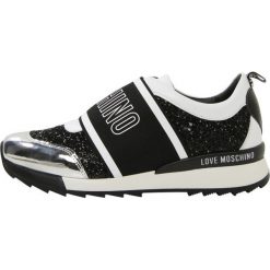 Love Moschino GLITTER Półbuty wsuwane fantasy color. Czarne półbuty damskie Love Moschino, bez wzorów, ze skóry ekologicznej, na niskim obcasie, bez zapięcia. Za 909,00 zł.