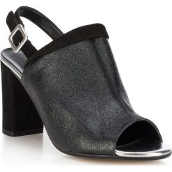 Buty damskie. Czarne klapki damskie Wittchen, bez wzorów, ze skóry, bez obcasa. W wyprzedaży za 229,90 zł.