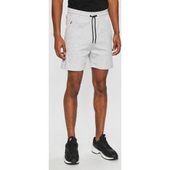 Jack & Jones - Szorty 12151564. Szare spodenki i szorty męskie Jack & Jones, s, z nadrukiem, z bawełny, casualowe. W wyprzedaży za 89,90 zł.