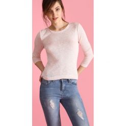 Sweter długi rękaw damski. Różowe swetry dziewczęce na lato, z dzianiny, długie. W wyprzedaży za 19,99 zł.