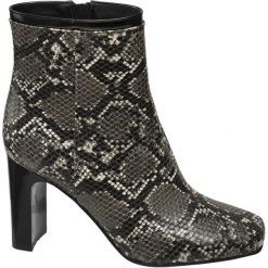 Botki damskie Catwalk czarne. Czarne botki damskie Catwalk, ze skóry, bez obcasa, na obcasie, na zamek. Za 159,90 zł.
