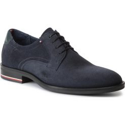 Półbuty TOMMY HILFIGER - Signature Hilfiger Suede Shoe FM0FM02450 Midnight 403. Niebieskie półbuty męskie TOMMY HILFIGER, na co dzień, bez wzorów, ze skóry, bez zapięcia. Za 649,00 zł.