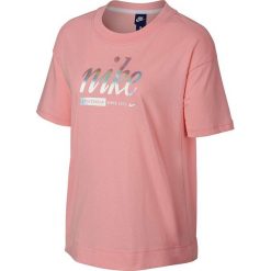 Nike - Top. Różowe topy damskie Nike, s, z nadrukiem, z dzianiny, z okrągłym kołnierzem. Za 149,90 zł.